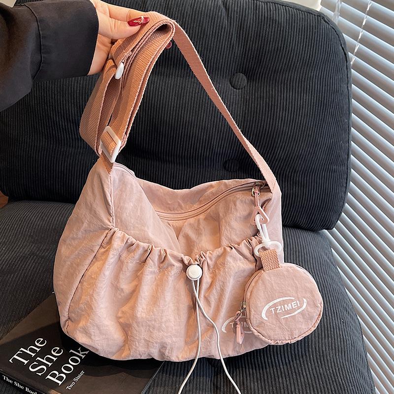 

Nylon cloth bag summer 2025 new trendy Korean casual tote bag versatile shoulder messenger bag saddle bag розовый