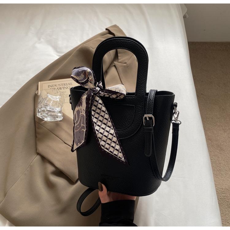 Casual bucket bag women's bag 2025 summer new Korean version of the vegetable basket bag hand-to-shoulder crossbody commuter bag