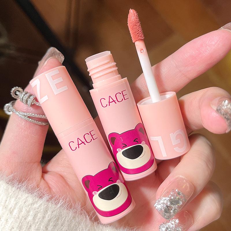 סט בוץ שפתיים מאט דוב פירות CACE: גלוז שפתיים קטיפתי בריכוך עדין בשלושה גוונים למראה זוהר וטבעי.