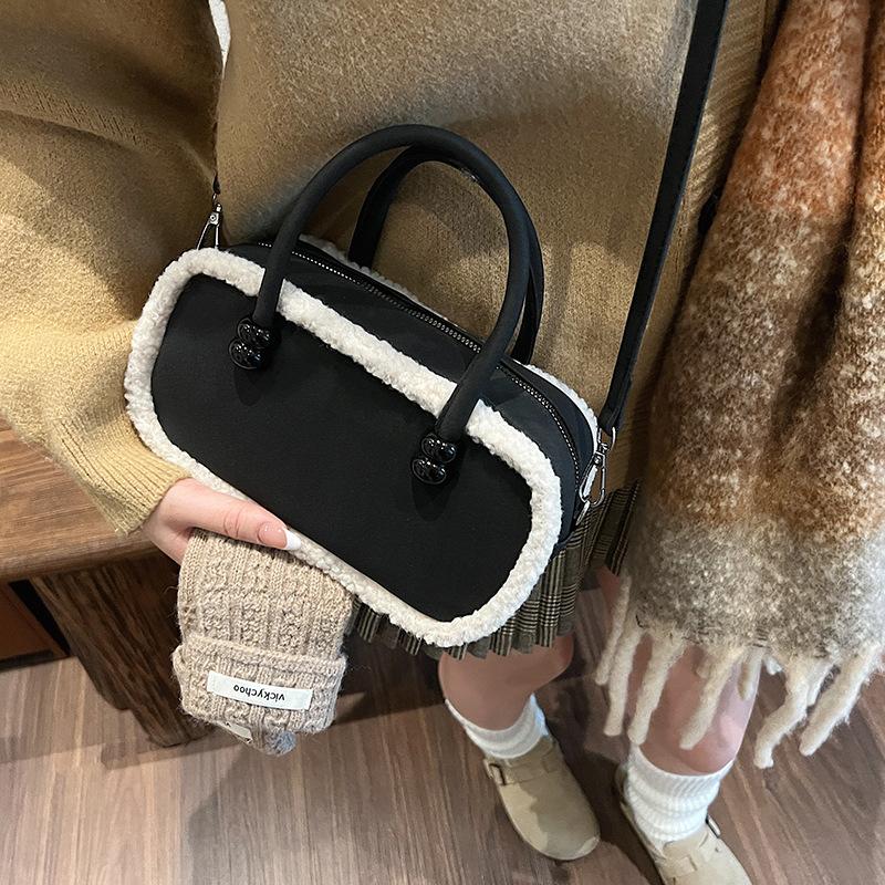 2025 New Versatile Retro Bowling Niche Design Handbag Lamb Wool Splicing Bag Women