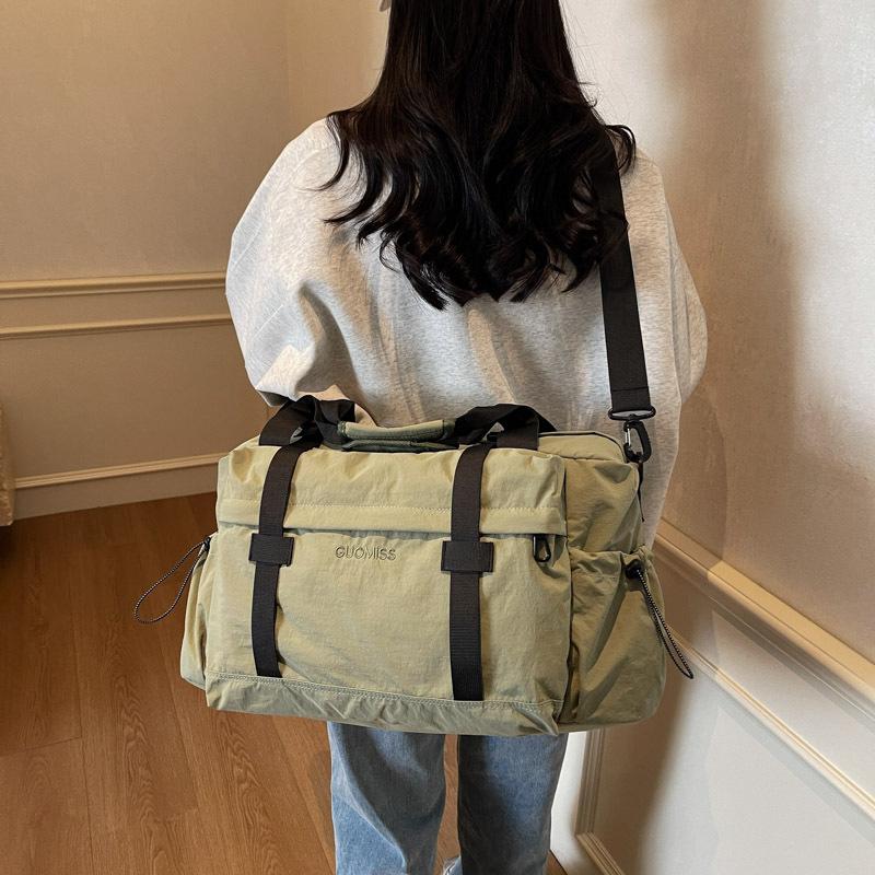 New large-capacity sports fitness bag, light and casual shoulder yoga bag, women's business trip storage bag, portable travel bag