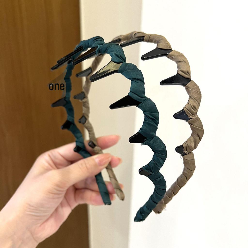 Opaska falowana antypoślizgowa z ząbkami - stylowa, idealna do mycia włosów i twarzy