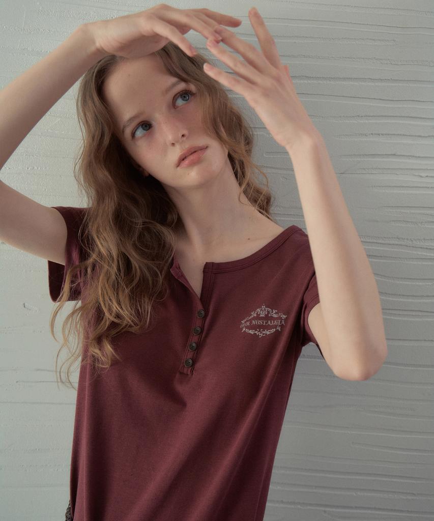 Aueonoseuteljia Henley Print Half T-Shirt_Wine(Ob6Tp11)