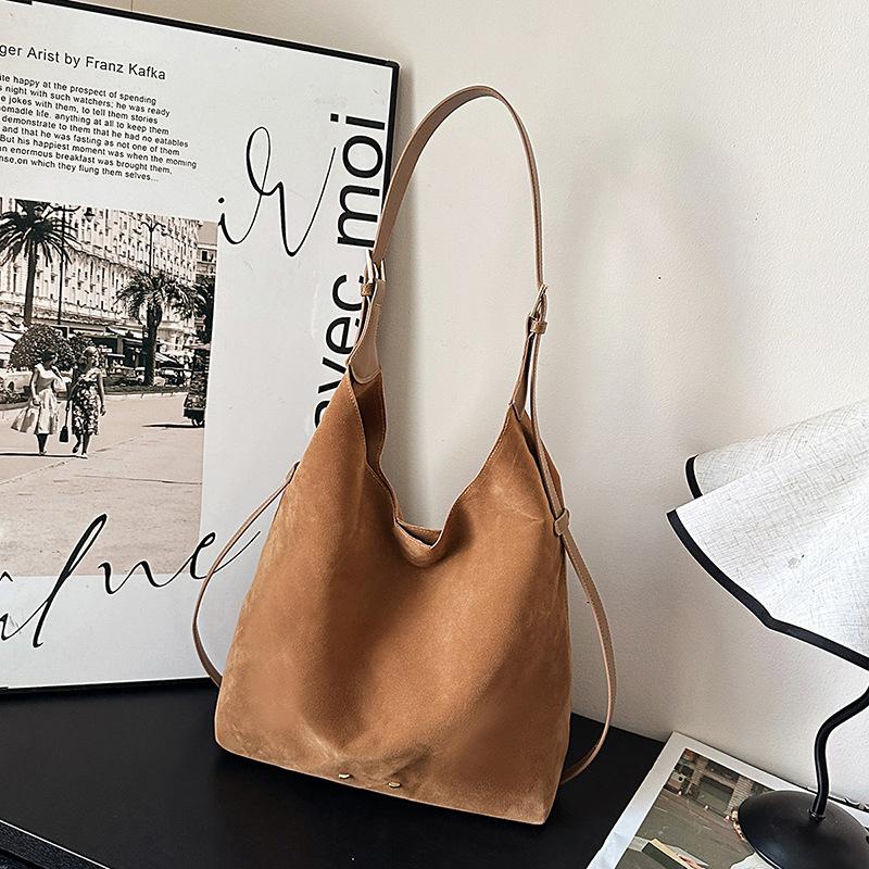 

Ретро матовая сумка подмышку, новая женская сумка-тоут большой вместимости для работы, поездок, повседневная, универсальная плечевая сумка коричневый