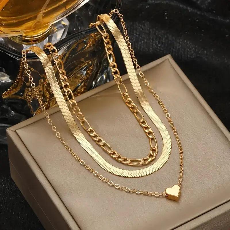 Elegant women's necklace Layered heart-shaped pendant snake chain and Cuban chain vintage classic style collarbone necklace jewelry set for