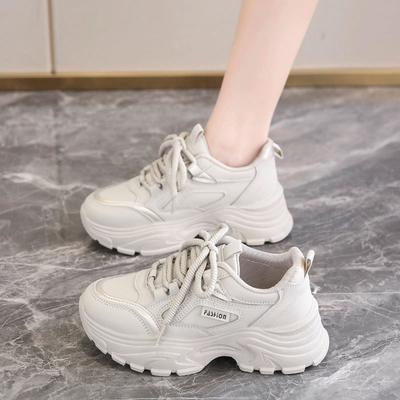 Chaussures de sport décontractées polyvalentes augmentant la hauteur au printemps et en automne nouveaux modèles à plateforme chaussures de papa modèles enfants