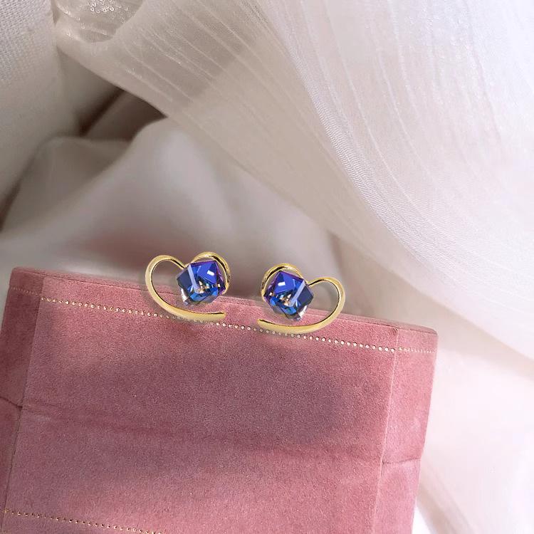 Iridescent Crystal Heart Earrings: Stylish, High-End, Versatile Accessories for Women