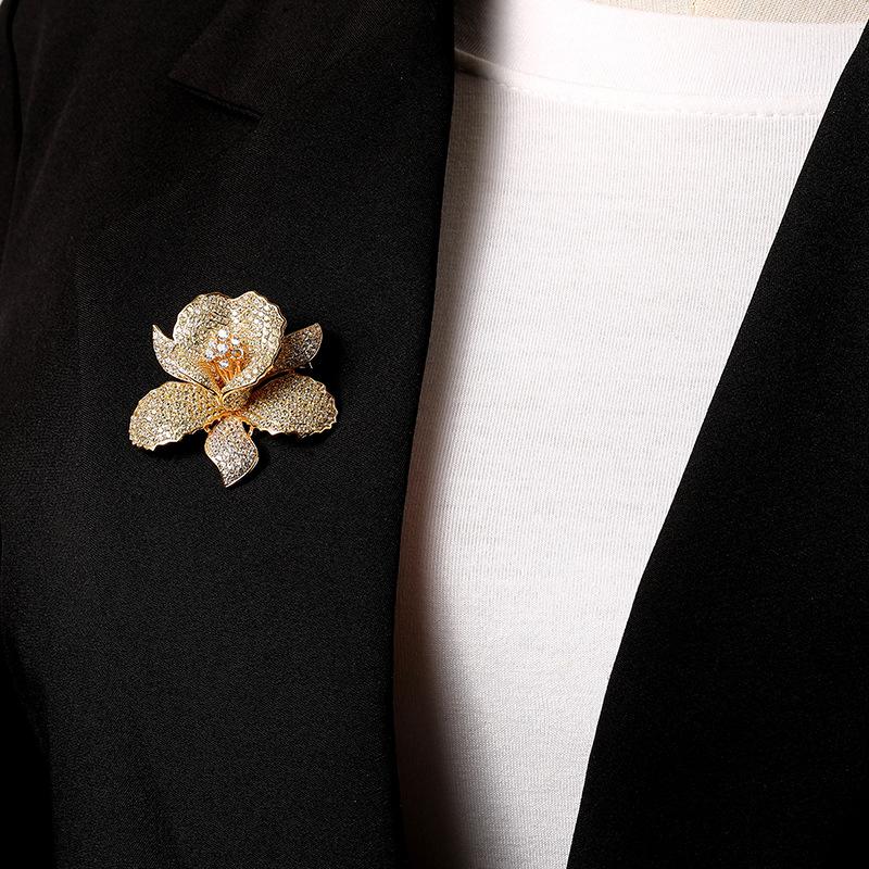 Niche high-end flower brooch atmospheric women's luxury high-end temperament corsage suit coat anti-light accessories