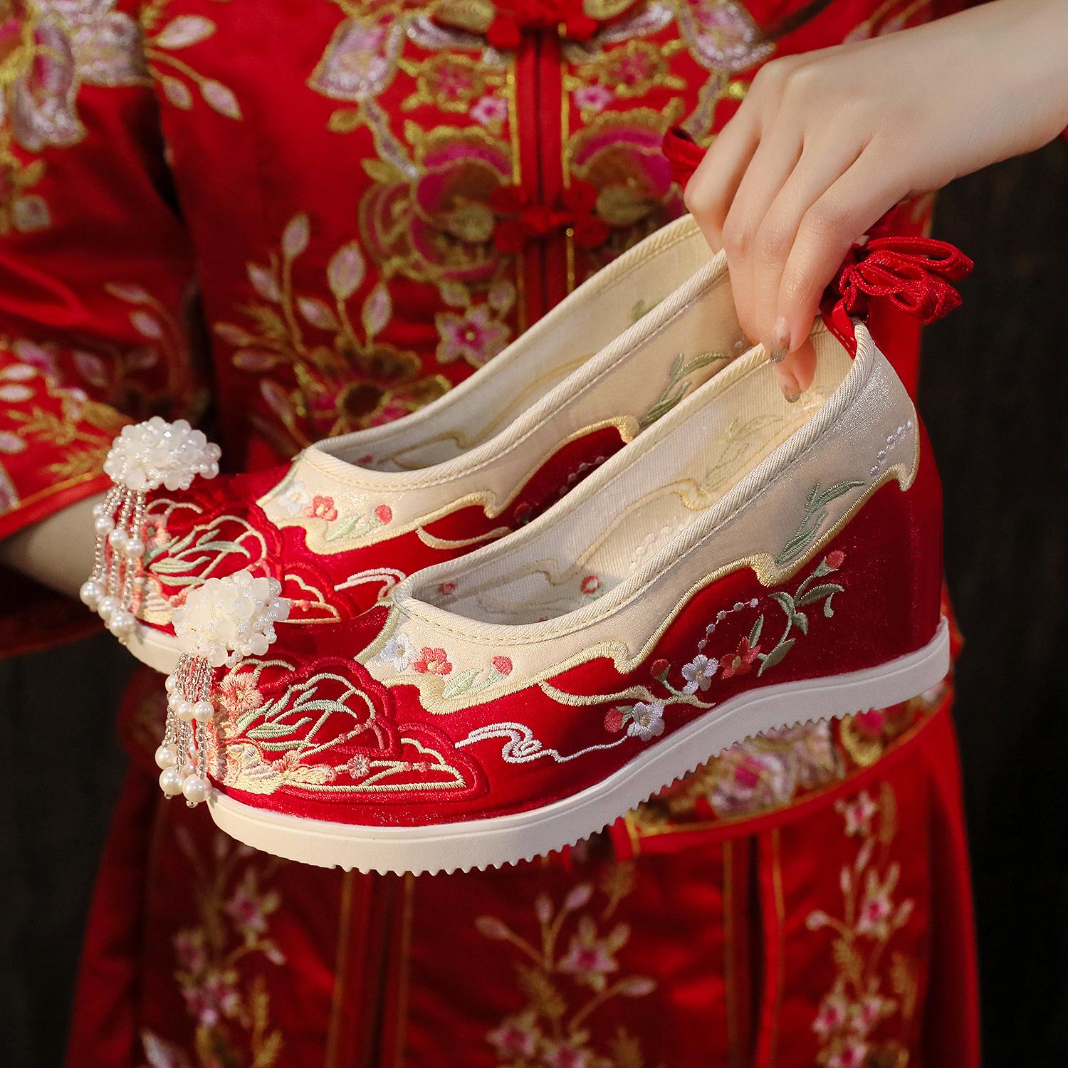 

Вышитые туфли Новые туфли ханьфу с бахромой в древнекитайском стиле Внутренняя высота увеличена на 6 см 39