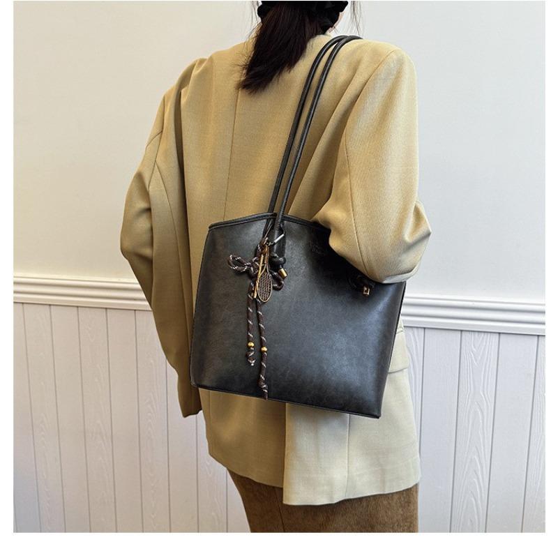 Exquisite retro tote bag women's new large-capacity commuter bag versatile casual shoulder shopping bag