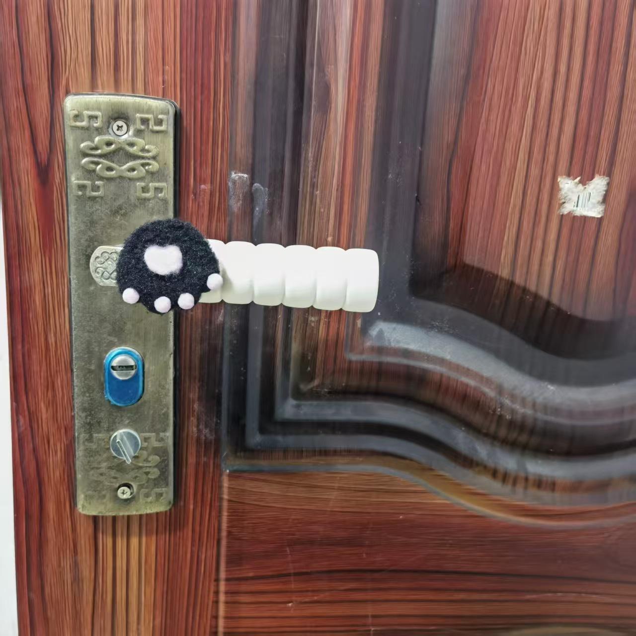 

Child-Safe Anti-Static Door Handle Cover - Thick, Warm, Anti-Bump Protection Fits door handles from 2 to 2.6