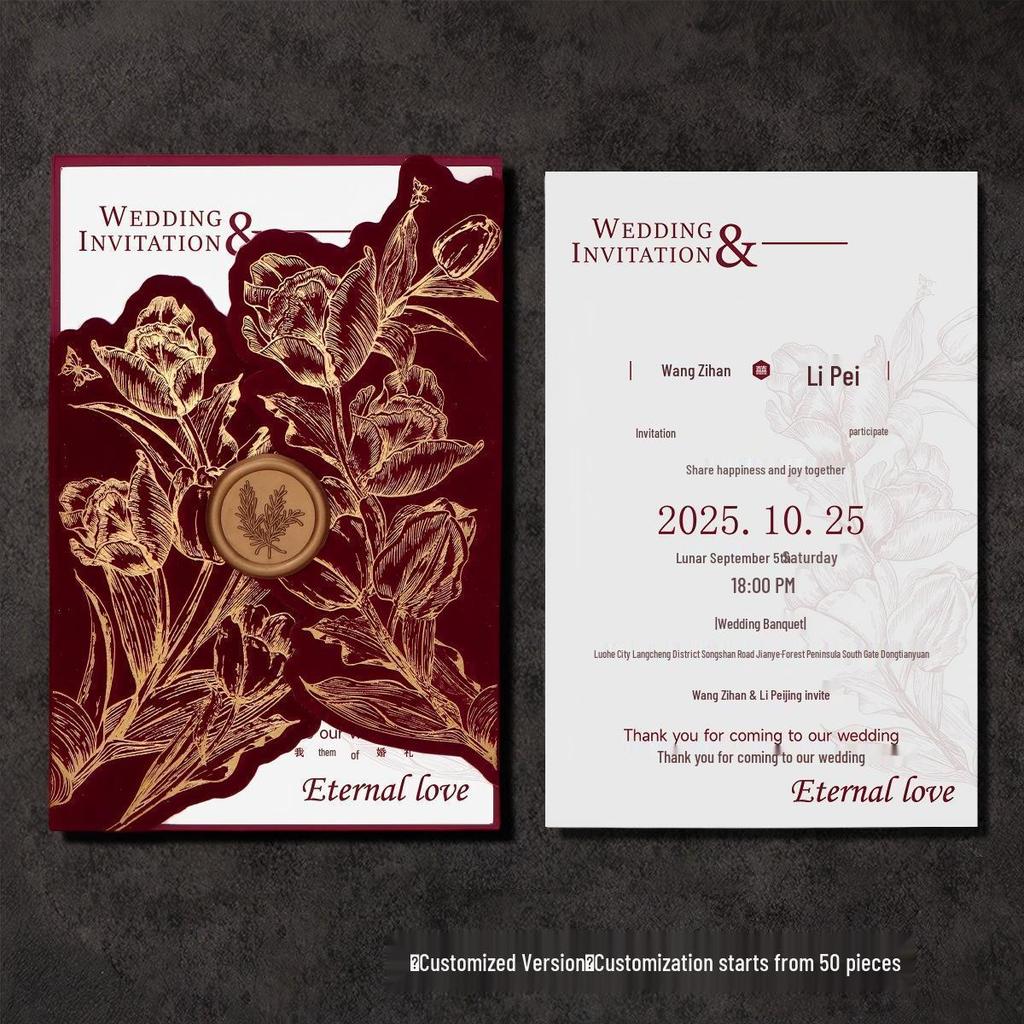 Hochzeitseinladung aus bordeauxrotem Samt mit Wachssiegel – Luxuriös und französisch inspiriert