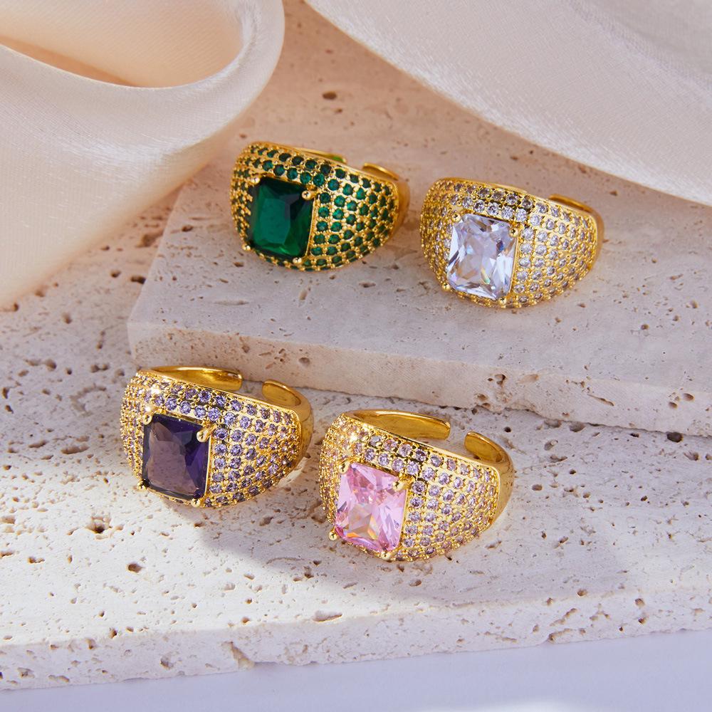 Luxurious British-Style Cluster Diamond Ring - Shiny, Elegant, and Versatile