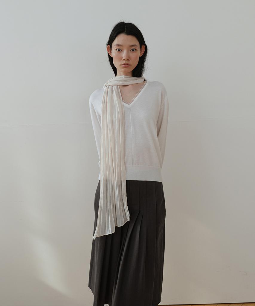Loutaideu Sheer Neck Line Knit [Ivory]