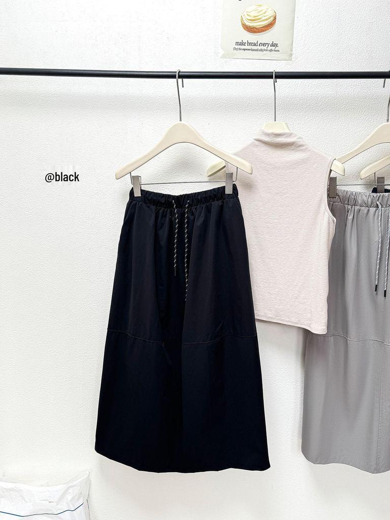 2026 Spring/Summer Retro Cocoon Mid-Length Elastic Waist Skirt - Stylish Solid Color Artistic Bud Design