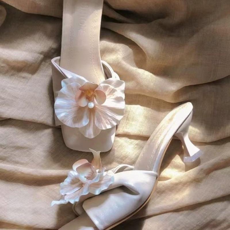 Sweet flower one word slippers female summer outside wear 2025 new absolute beauty temperament fine heel sandals slippers