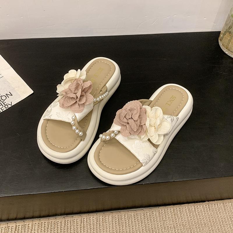 Foreign-style flower thick-soled fairy skirt slippers 2025 new summer fashion versatile one-word comfortable slippers beach