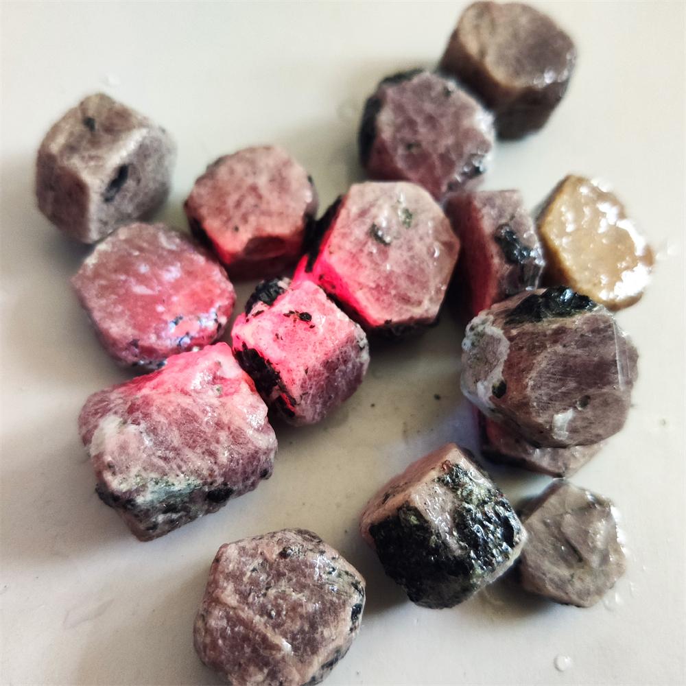 Natural Real Ruby Corundum Stones Ruby Gemstone Stones for Jewelry Irregular Ultraviolet Fluorescent Stone and Crystals Stone