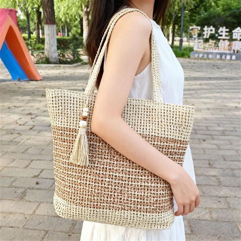 Women Straw Tote Bag Large Capacity Woven Handbag Summer Beach Bag Tassel Decor Boho Shoulder Bag Handmade Rattan Tote