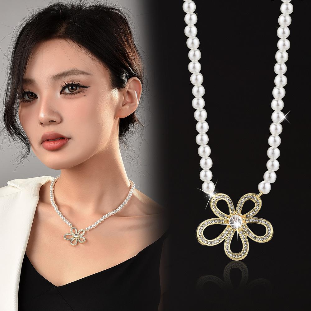 Fritillary Pearl Necklace Women'S 2024 Collarbone Chain Light Luxury High-End Niche Sweater Chain Neck Chain Summer
