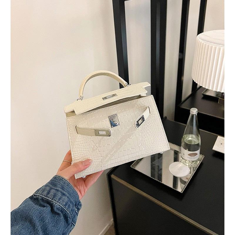 

Сумка Белая мини-сумка через плечо женская универсальная и высококачественная сумка из коровьей кожи с крокодиловым узором в стиле ретро, новинка 2025 года 19x7x13cm белый
