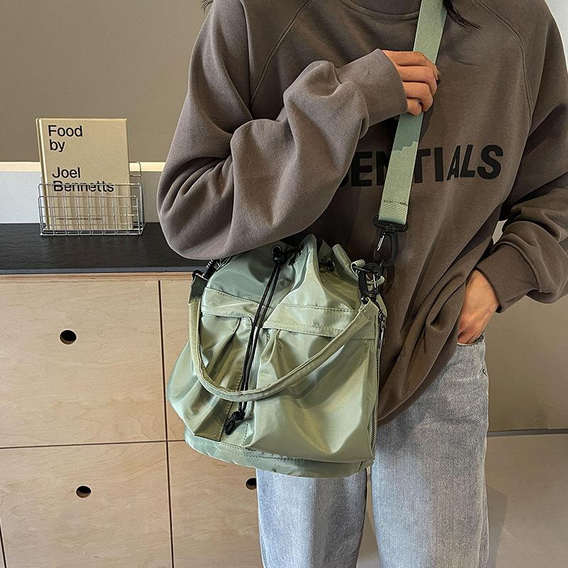 Supercool Personlighet Nylon Vattentät Hinkväska Stor Kapacitet Casual Resväska Mode Enaxel Crossbody Dragsko Hand