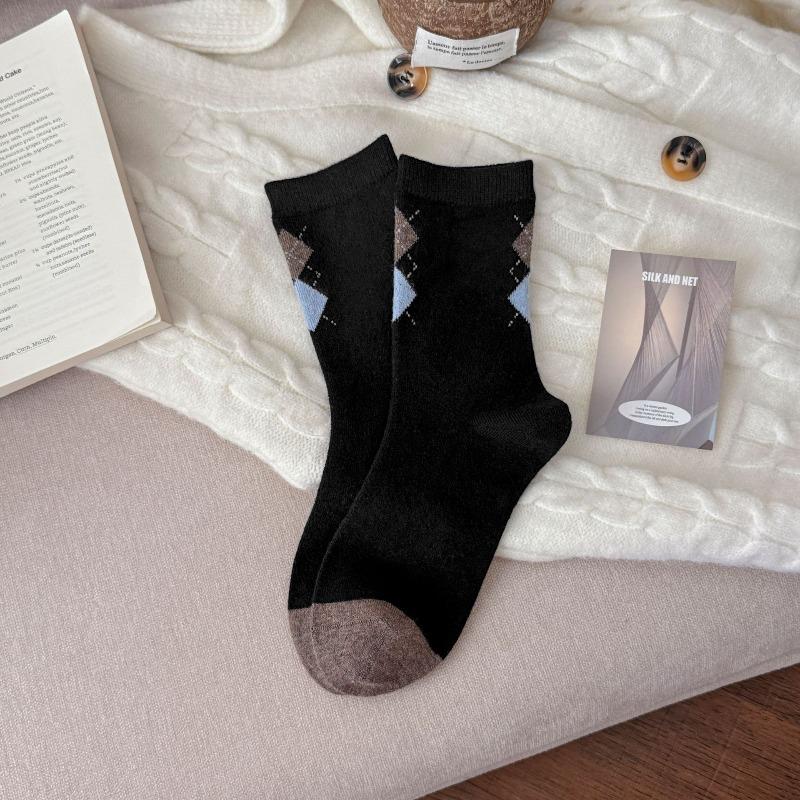 Woolen Boneless Pile Socks with Contrasting Color Diamond-shaped Patterns, Warm and Retro Mid-calf Socks for Autumn and Winter