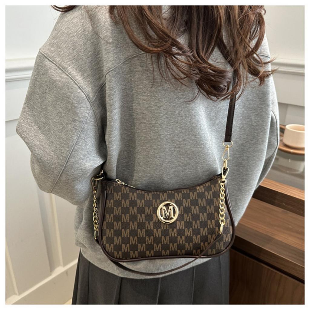 Women's Retro Gold Chain Crossbody Bag - Shoulder Bag, Fashionable Handbag with Metal Elements, Elegant Handbag for Daily Use, Crossbody Bag