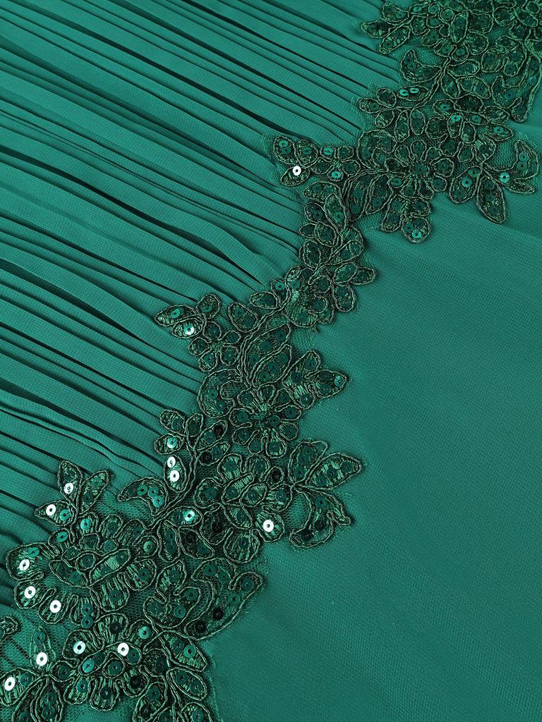 Plus Size Emerald Green Sequin Waist-Cinched Long Pleated Dress with Wide-Hem Skirt and Long Sleeves for Formal Banquets.