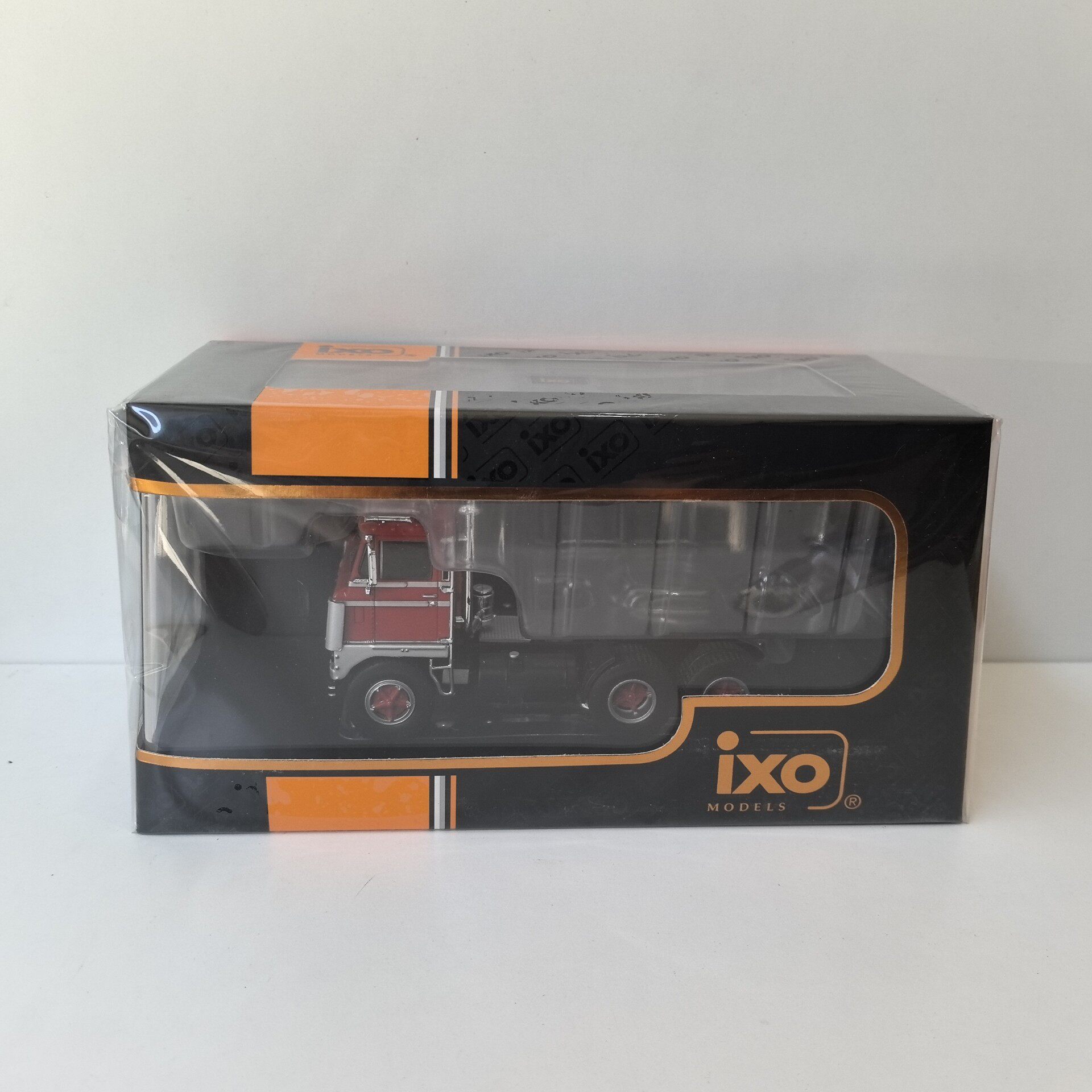 

IXO Diecast 1/43 Scale WHITE 7400 1960 Trailer Truck 54 Alloy Car Model