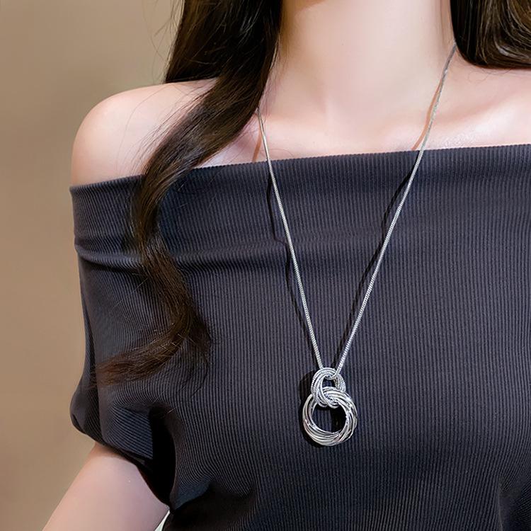Elegantní vícevrstvý dutý kulatý náhrdelník: Elegantní design s luxusním pocitem