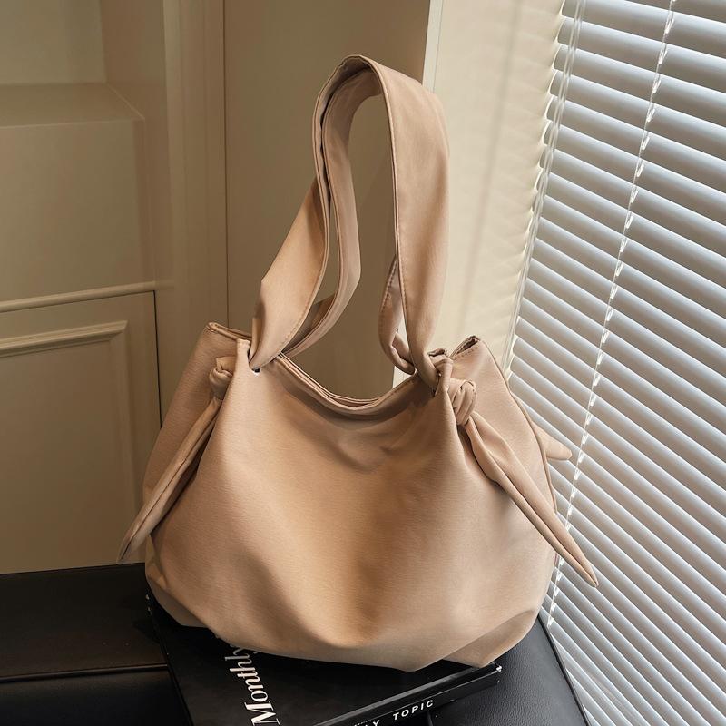 New Niche Casual Simple Tote Bag Women's High-value Commuting Light Large-capacity Shoulder Bag