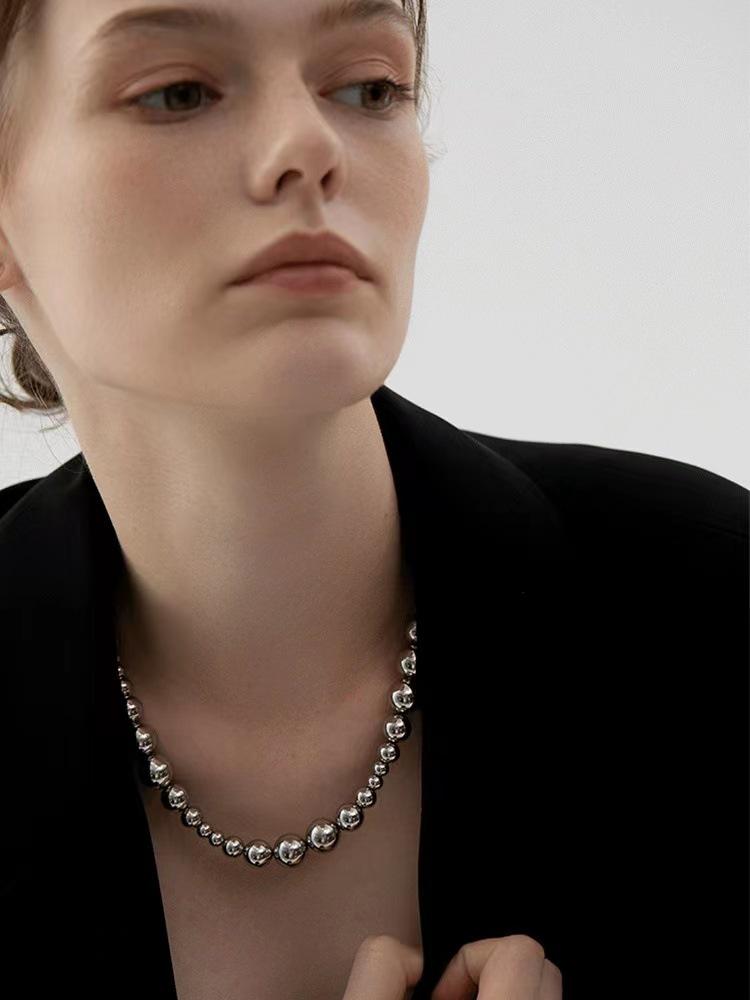 Niche Design Gradient Silver Beaded Choker Necklace