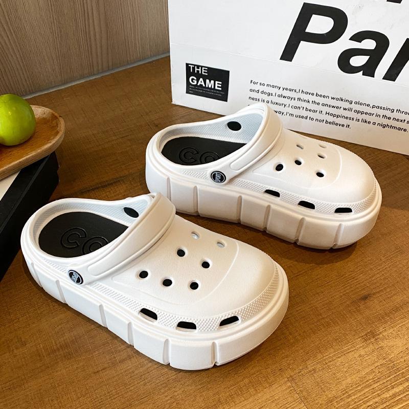 Fashion Charms Sandals 2025 New Clog Shoes Outdoor Women Slippers Thick Sole High Quality Summer Sandals For Girls