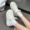 Lederplateau weiße Schuhe Damen 2025 neu vielseitig Füße klein lässige Sportschuhe leicht Muffin-Schuhe Board-Schuhe Tide