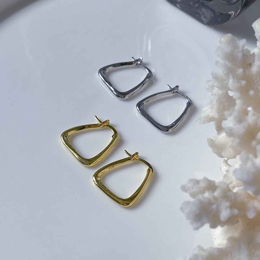 Women's Silver Minimalist Earrings