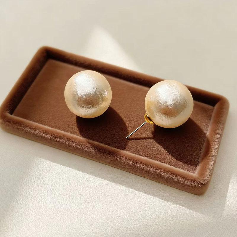 Hepburn Retro Cotton Big Pearl Stud Earrings Femininity Earrings French Light Luxury High-End Earrings