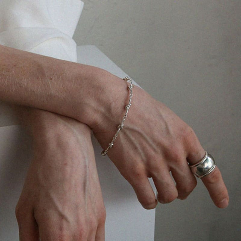 

STUDIO LEIGH KNOT LINE BRACELET 14K GOLD