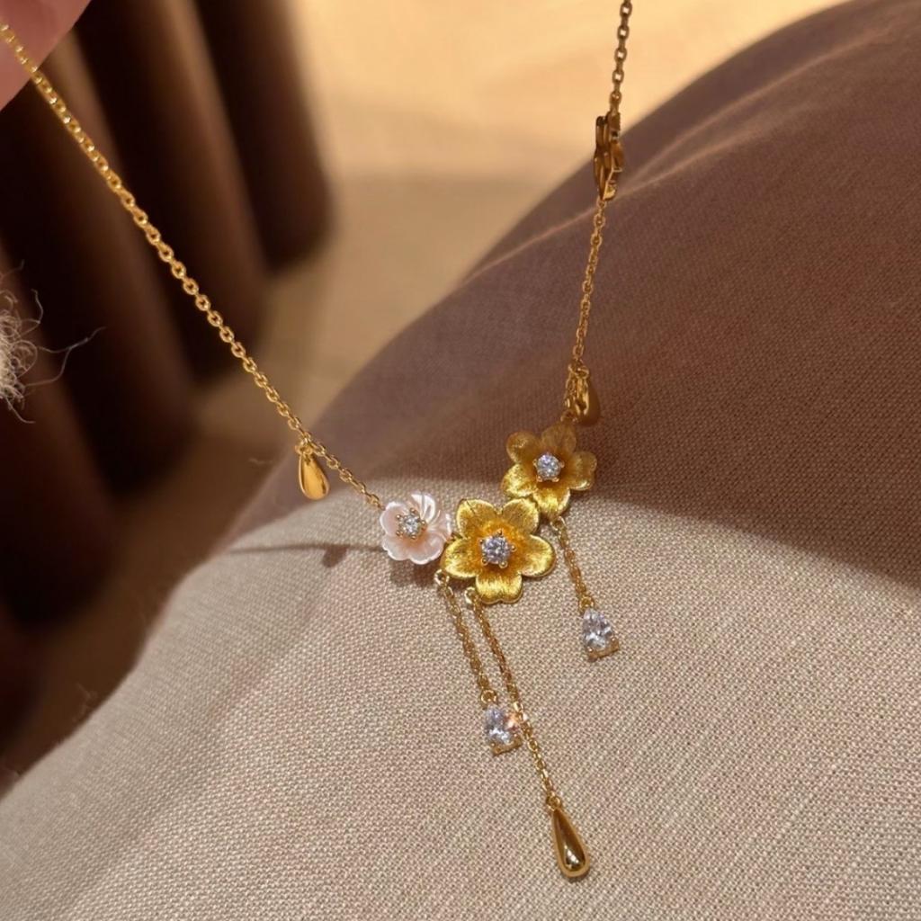 Floral Tassel Necklace for Women, Light Luxury Niche High-End Design Pendant Accessory, Collarbone Chain
