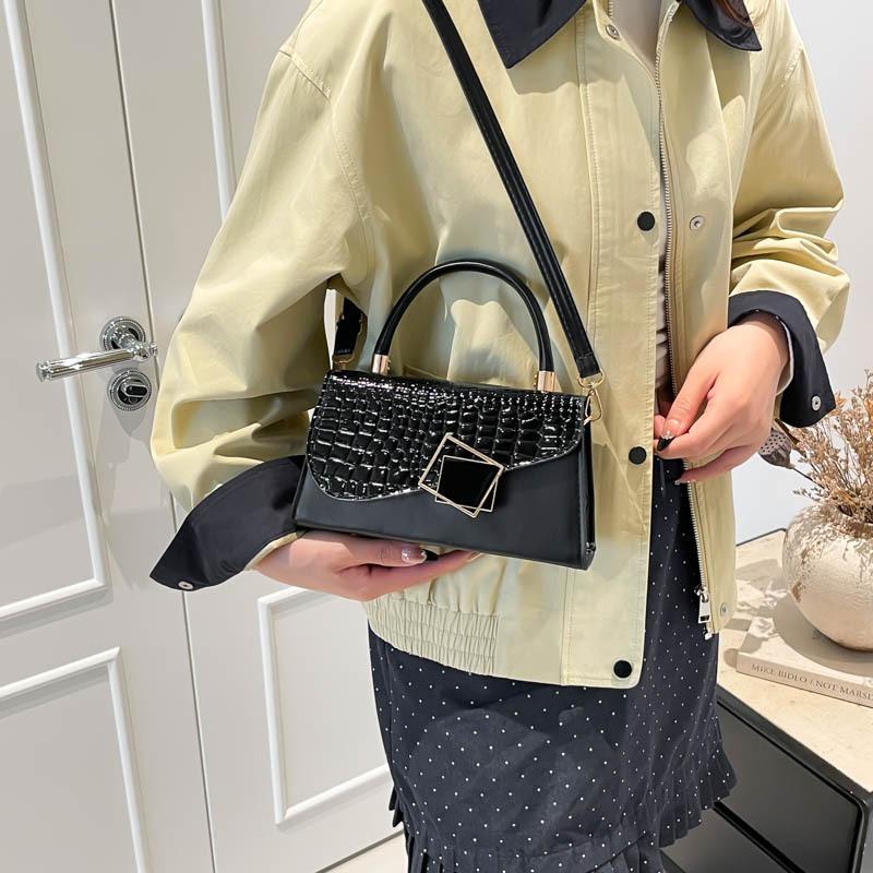 Today's Popular Bags Women's Autumn New Fashion Messenger Bags Niche Design Shoulder Portable Small Square Bag