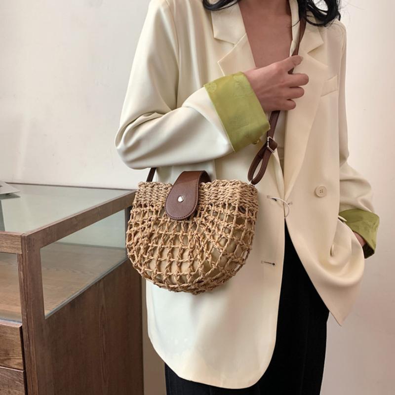 Handwoven Saddle Bag Hollow-out Beach Crossbody Purse Lightweight Summer Vacation Shoulder Bag Women Boho Small Zipper Handbag