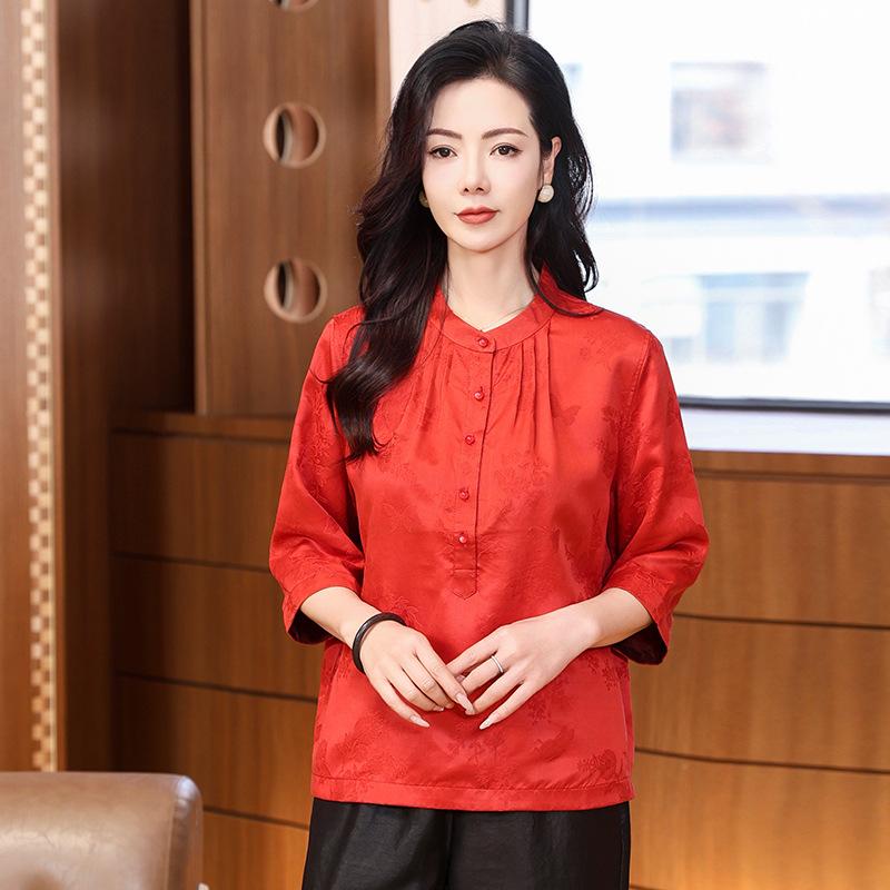 Fragrant cloud yarn shirt silk covers the meat and shows thinness. The lady's new mulberry silk shirt is a versatile top.
