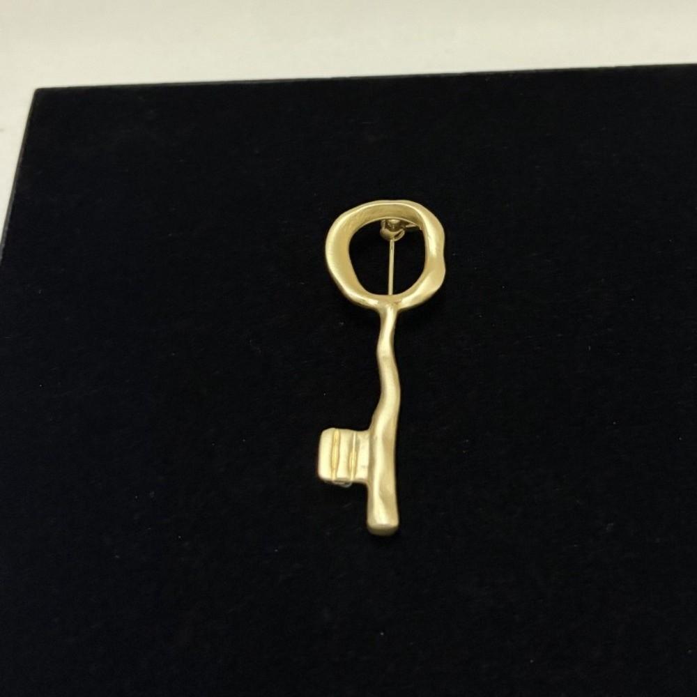 Lock Hole Design Key Shaped Brooch Vintage Style Metal Decorative Pin Suit Coat Accessory  Daily