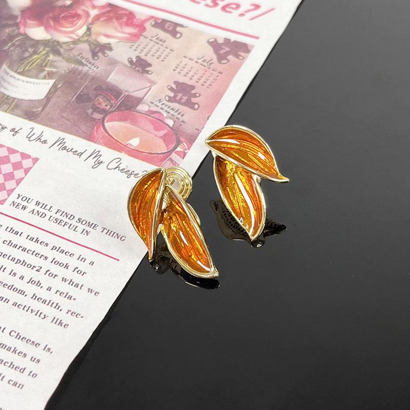 Korean Style Retro Pearl Ear Clip for Women - Mosquito Coil Holder, No Piercing, High-End, Fashionable and Versatile Luxury Earrings