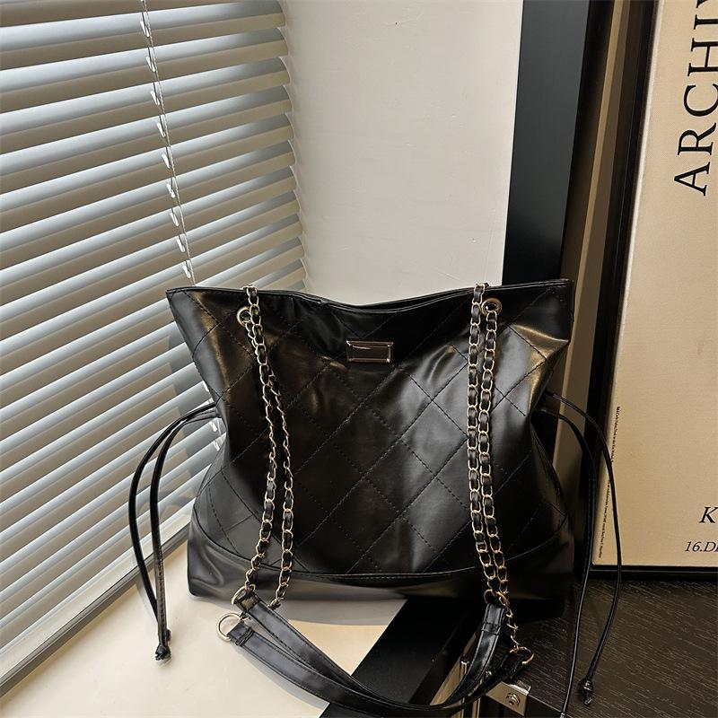 Retro High-value Diamond Chain Bag Women's New Autumn Simple Bucket Bag Large-capacity Shoulder Bag