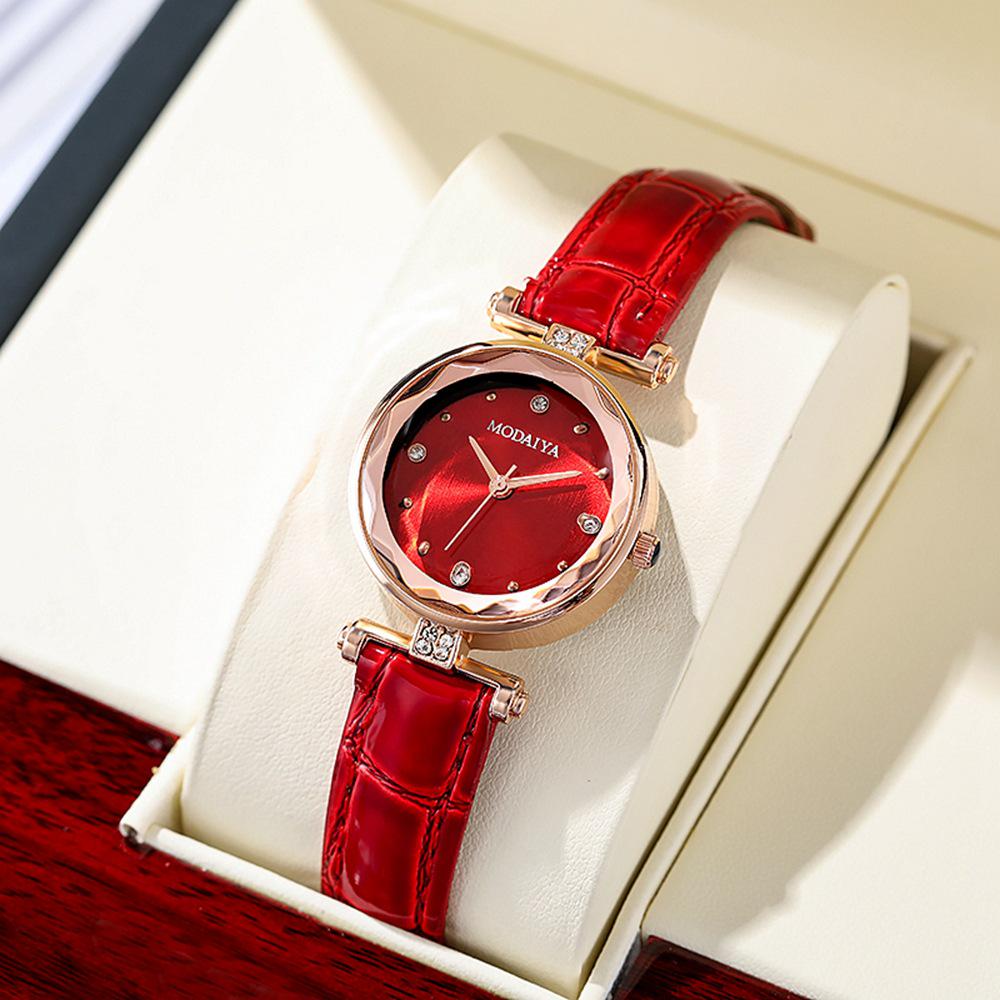 Trendy Women's Quartz Wristwatch with Thin Leather Strap - Elegant and Versatile New Style