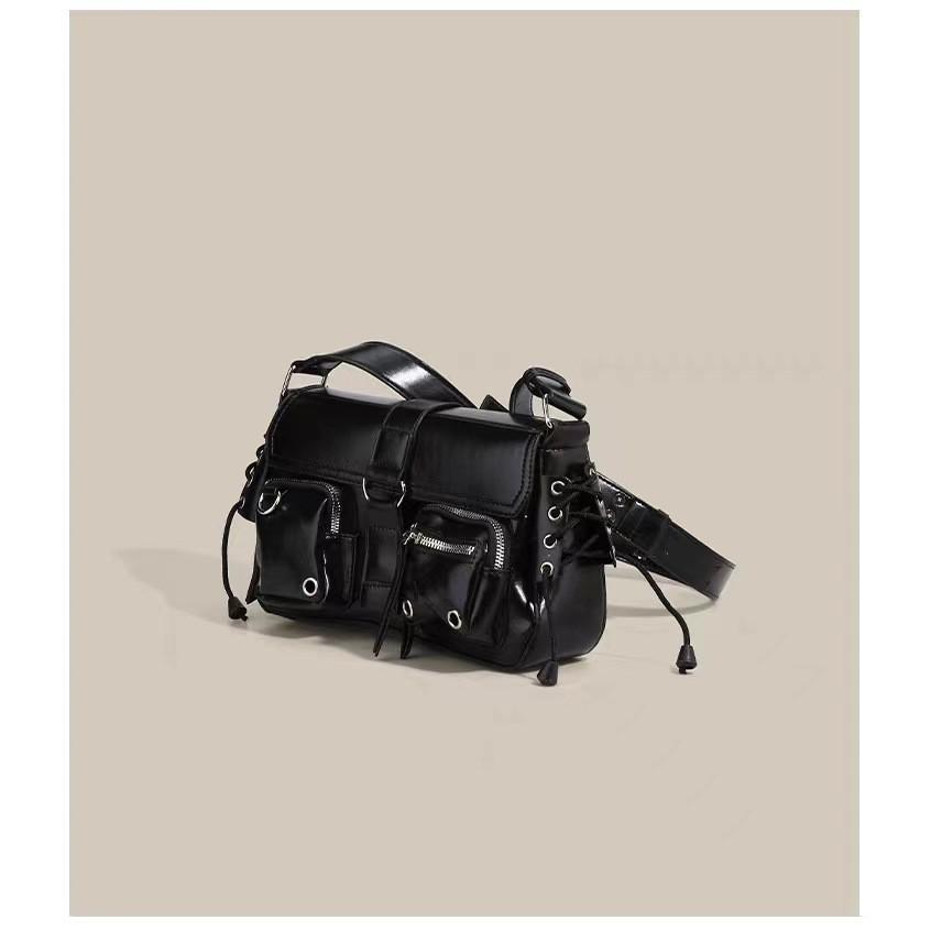 IELGY premium black locomotive bag, sweet and cool Spice Girl baguette bag, niche one-shoulder crossbody armpit bag