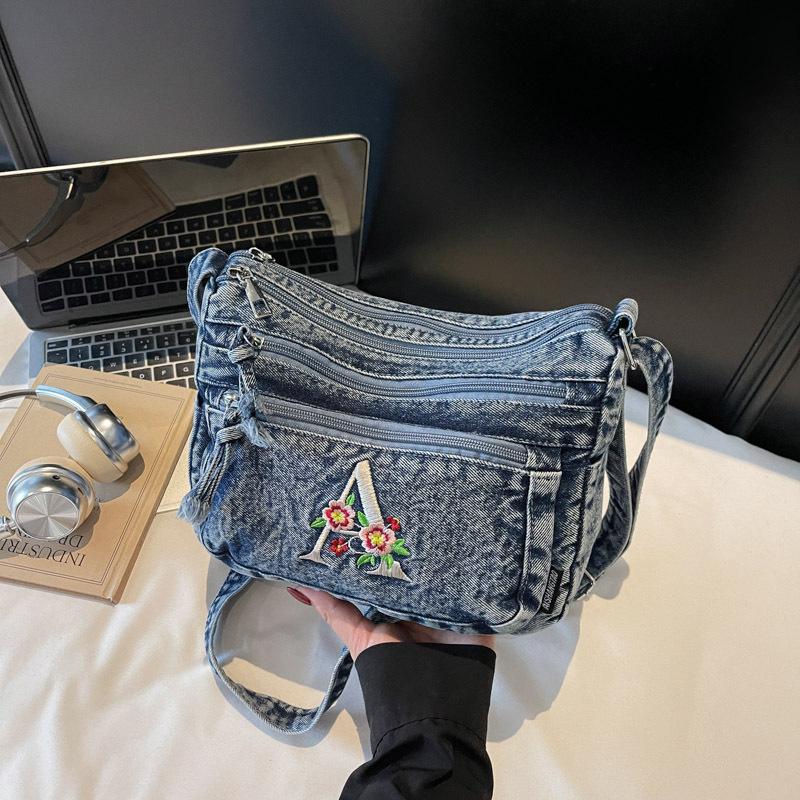 Niche design casual texture small square bag 2025 autumn and winter new women's bag fashion shoulder messenger bag