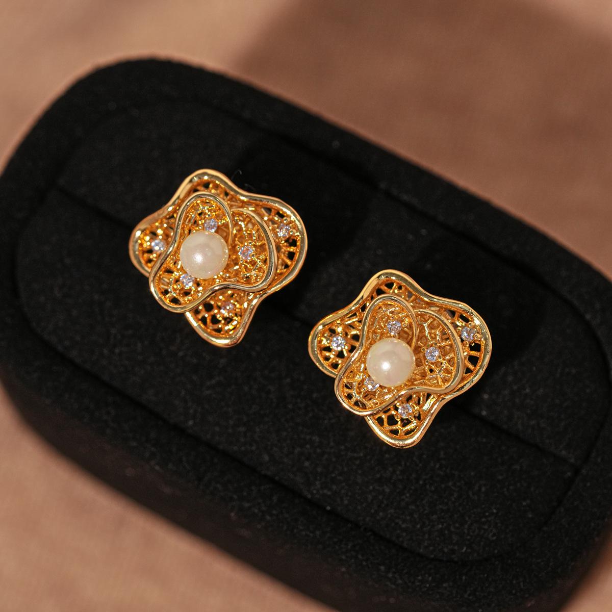 18K Gold Plated Zirconia Flower & Pearl No-Piercing Earrings - Light Luxury High-End Accessory