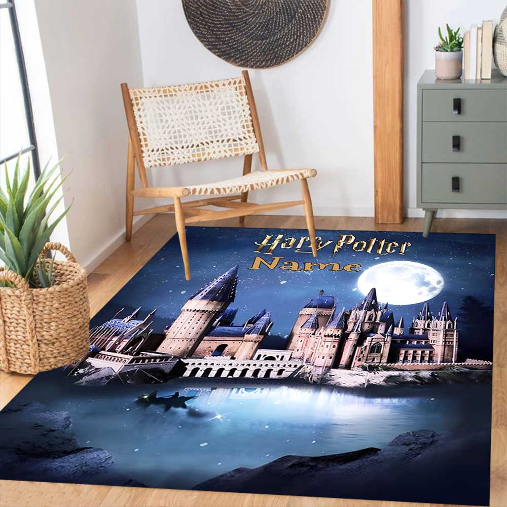 Warner Bros. Funktioniert (56) Personalisieren Sie Ihren Namens-Teppich, Ihr Bürostuhl-Kissen, Ihr Geschenk für Schlafzimmer und Wohnzimmer zu Hause.
